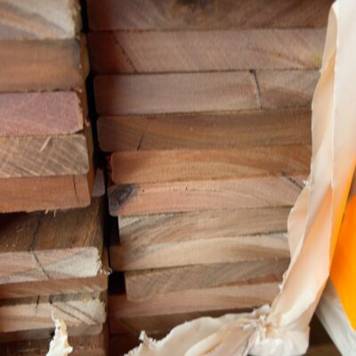 135X19 FEATURE GRADE SPOTTED GUM DECKING- (PACK CONSISTS OF RANDOM SHORT LENGTHS)