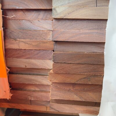 135X19 FEATURE GRADE SPOTTED GUM DECKING- (PACK CONSISTS OF RANDOM SHORT LENGTHS)
