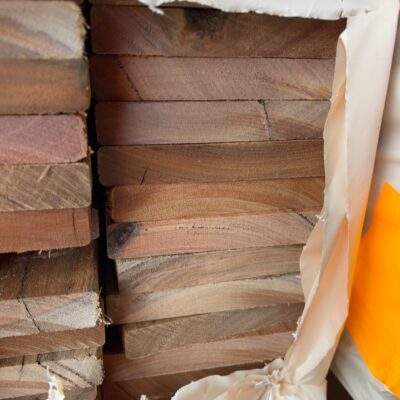 135X19 FEATURE GRADE SPOTTED GUM DECKING- (PACK CONSISTS OF RANDOM SHORT LENGTHS)