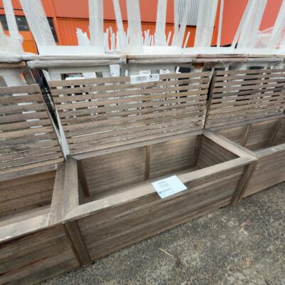 PINE PLANTER BOX WITH TRELLIS WITH CASTOR WHEELS APPROX 1150MM LONG X 465MM WIDE X 925MM HIGH PINE PLANTER BOX WITH TRELLIS WITH CASTOR WHEELS APPROX 1150MM LONG X 465MM WIDE X 925MM HIGH