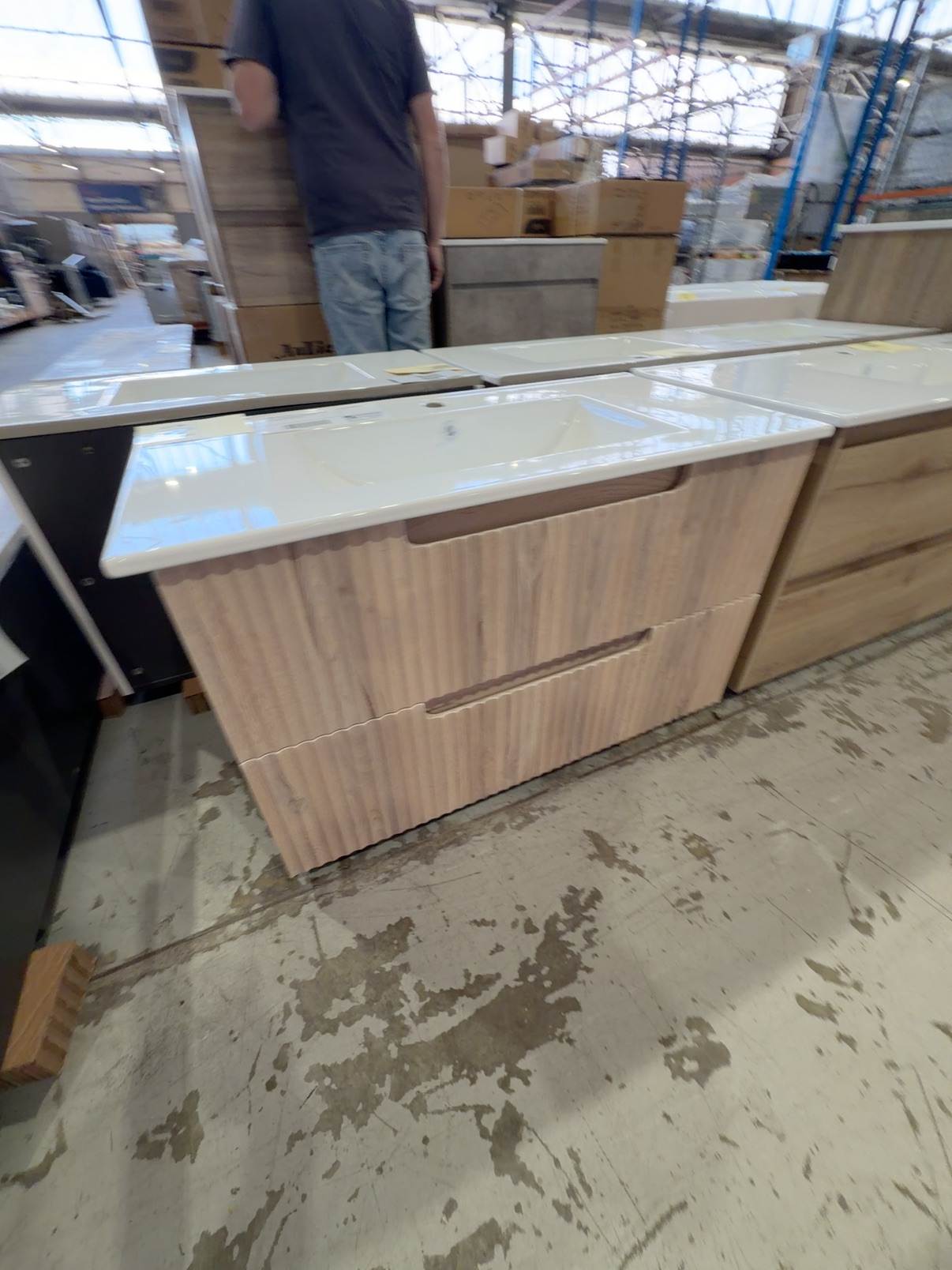NEW AULIC TUSCANA 900MM WALL HUNG VANITY, WOOD GRAIN GROOVE FINISH, WITH CRYSTAL CERAMIC VANITY TOP RRP$1885 CAWH42-900-CT28 NEW AULIC TUSCANA 900MM WALL HUNG VANITY, WOOD GRAIN GROOVE FINISH, WITH CRYSTAL CERAMIC VANITY TOP RRP$1885 CAWH42-900-CT28