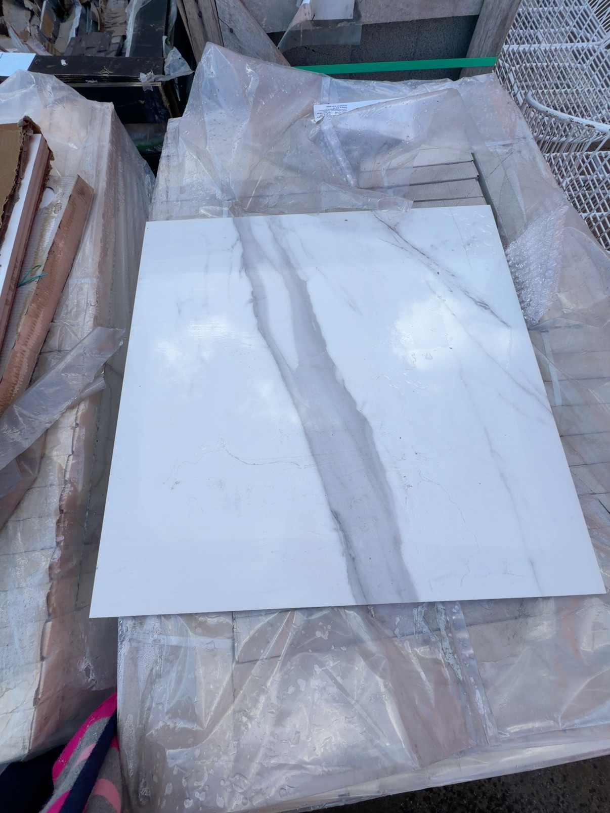 600X600 CELLINI BLANCO POLISHED TILES (30 BOXES OF 4 TILES) 600X600 CELLINI BLANCO POLISHED TILES (30 BOXES OF 4 TILES)