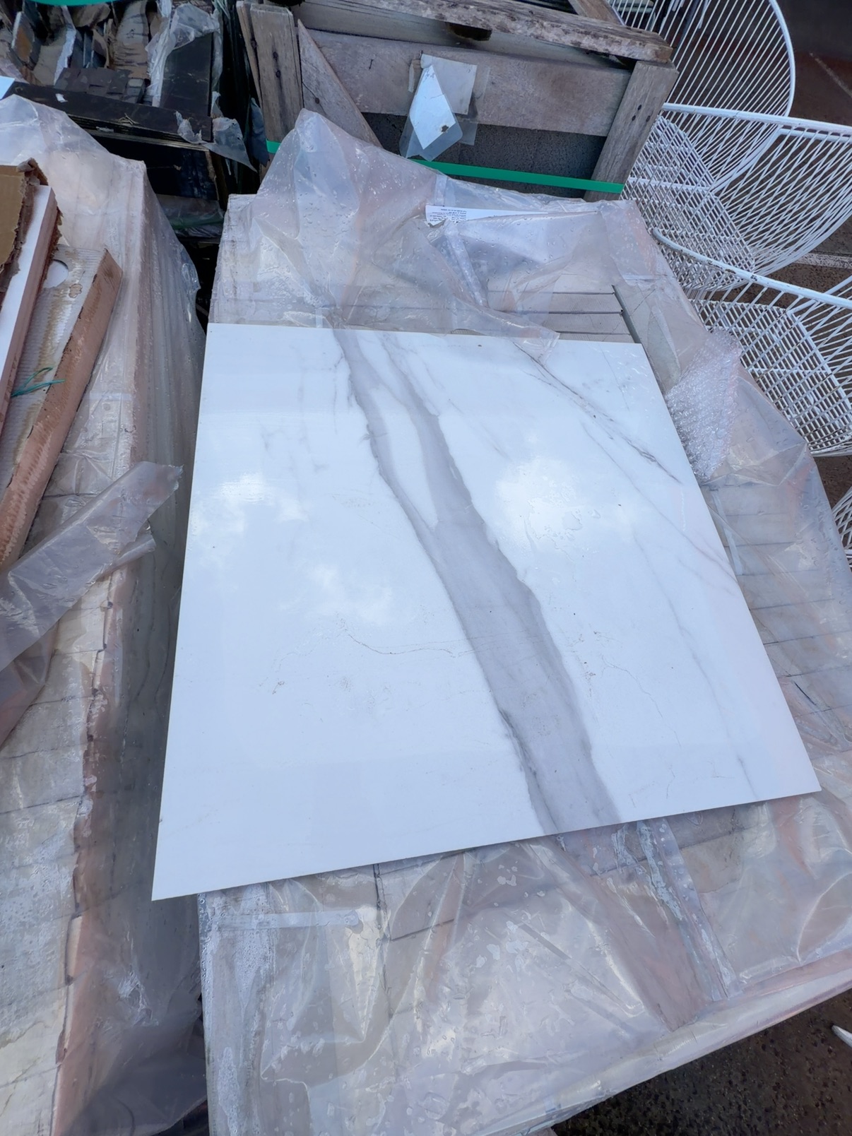 600X600 CELLINI BLANCO POLISHED TILES (30 BOXES OF 4 TILES) 600X600 CELLINI BLANCO POLISHED TILES (30 BOXES OF 4 TILES)