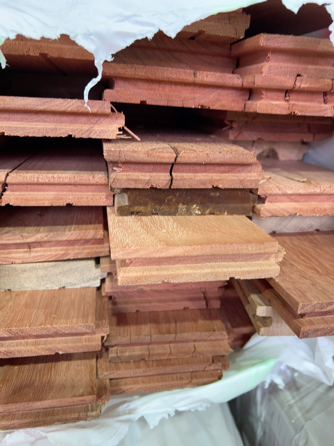 80X19 BLUE GUM COVER GRADE FLOORING 80X19 BLUE GUM COVER GRADE FLOORING