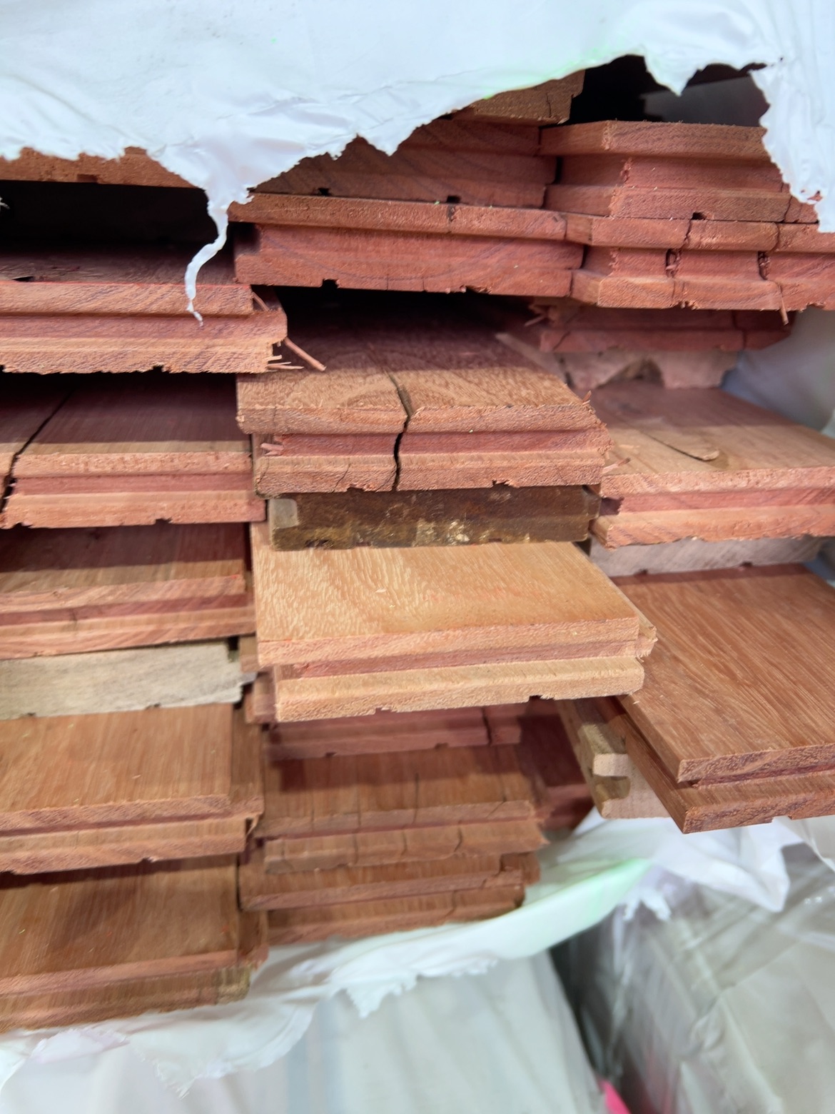 80X19 BLUE GUM COVER GRADE FLOORING 80X19 BLUE GUM COVER GRADE FLOORING