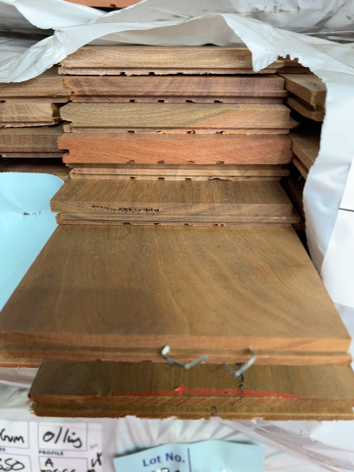 130X14 SPOTTED GUM COVER GRADE OVERLAY FLOORING 130X14 SPOTTED GUM COVER GRADE OVERLAY FLOORING