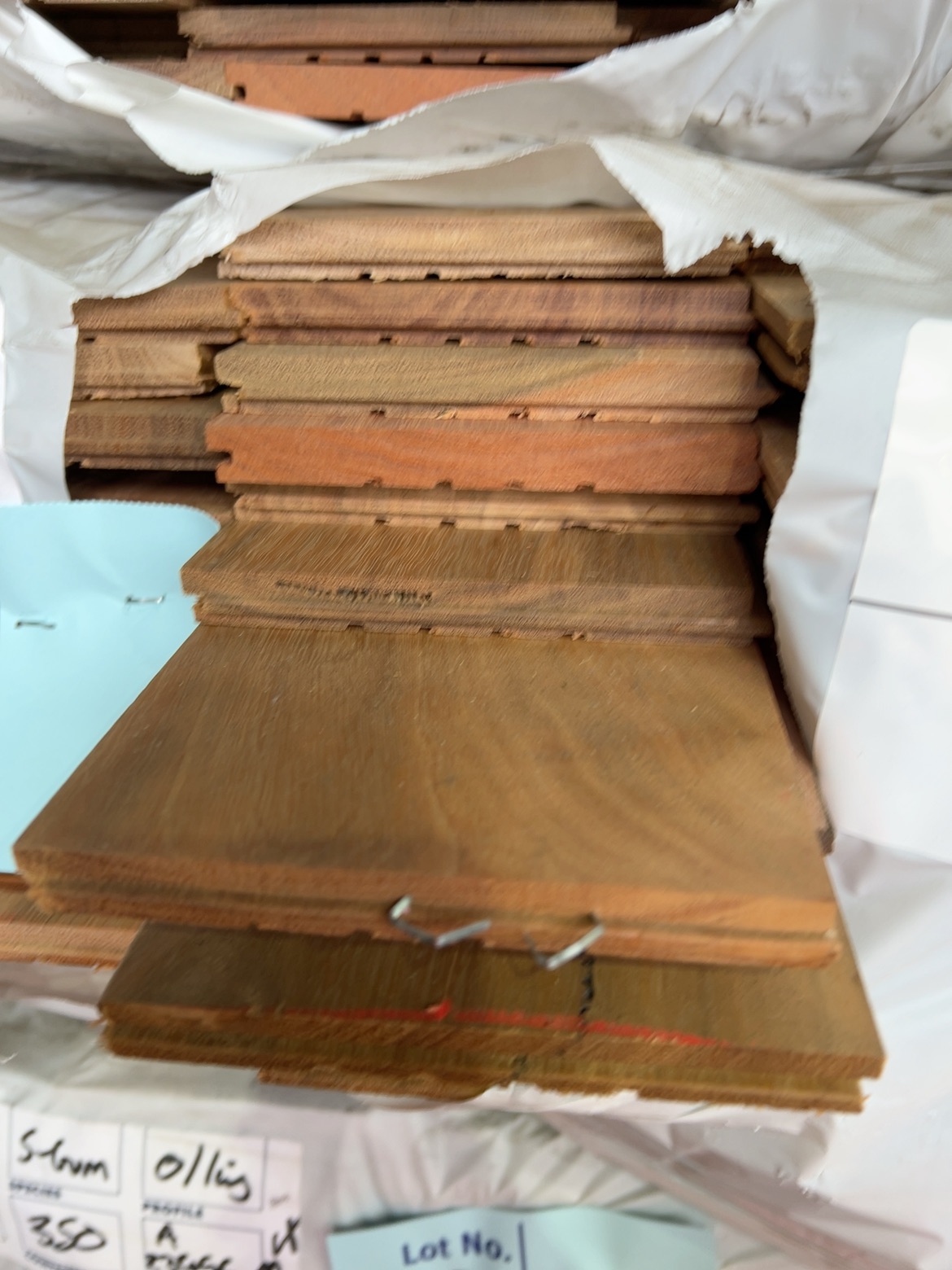 130X14 SPOTTED GUM COVER GRADE OVERLAY FLOORING 130X14 SPOTTED GUM COVER GRADE OVERLAY FLOORING