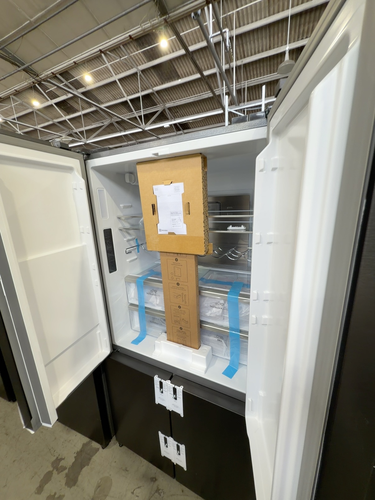 ELECTROLUX EQE5657BA MATTE BLACK FRENCH DOOR FRIDGE WITH WATER, ULTIMATE TASTE 700 TECHNOLOGY ENSURES OPTIMAL FRESHNESS, ADJUSTABLE INTERIOR, TASTELOK AUTO CRISPERS, WITH 12 MONTH WARRANTY ELECTROLUX EQE5657BA MATTE BLACK FRENCH DOOR FRIDGE WITH WATER, ULTIMATE TASTE 700 TECHNOLOGY ENSURES OPTIMAL FRESHNESS, ADJUSTABLE INTERIOR, TASTELOK AUTO CRISPERS, WITH 12 MONTH WARRANTY