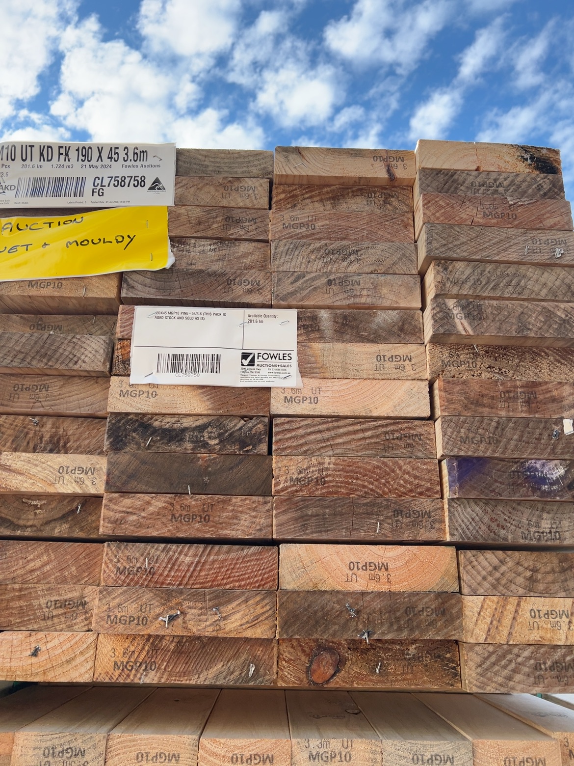 190X45 MGP10 PINE-56/3.6 (THIS PACK IS AGED STOCK AND SOLD AS IS) 190X45 MGP10 PINE-56/3.6 (THIS PACK IS AGED STOCK AND SOLD AS IS)