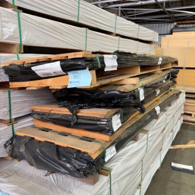 4 SMALL PALLETS OF UNKNOWN FLITCH