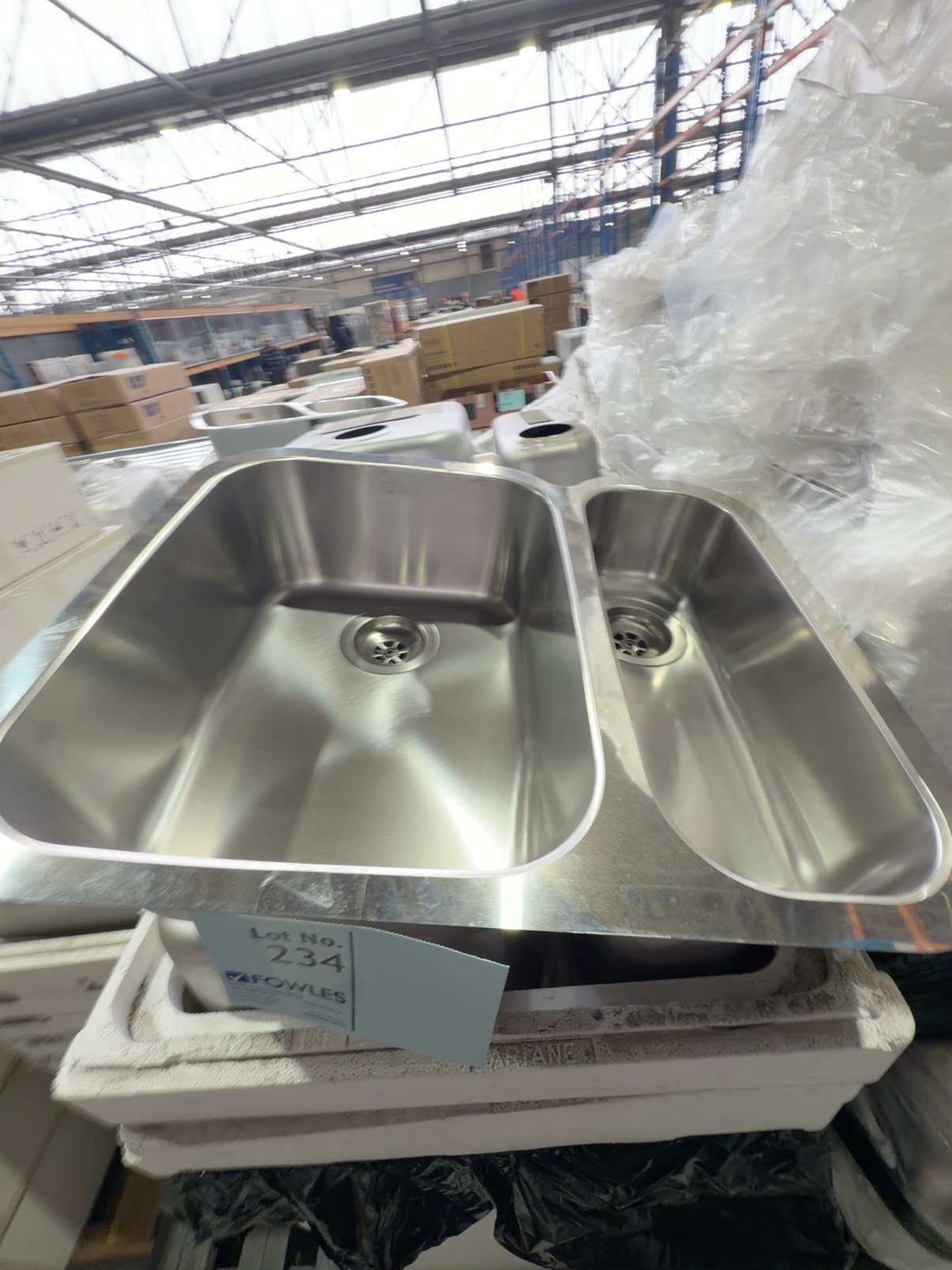 NEW FRANKE ARX160DSBL ARIANE UNDERMOUNT KITCHEN SINK, 1 & 1/4 BOWL WITH FRANKE WASTES, 655 X 2 & 993/048 X 1 NEW FRANKE ARX160DSBL ARIANE UNDERMOUNT KITCHEN SINK, 1 & 1/4 BOWL WITH FRANKE WASTES, 655 X 2 & 993/048 X 1