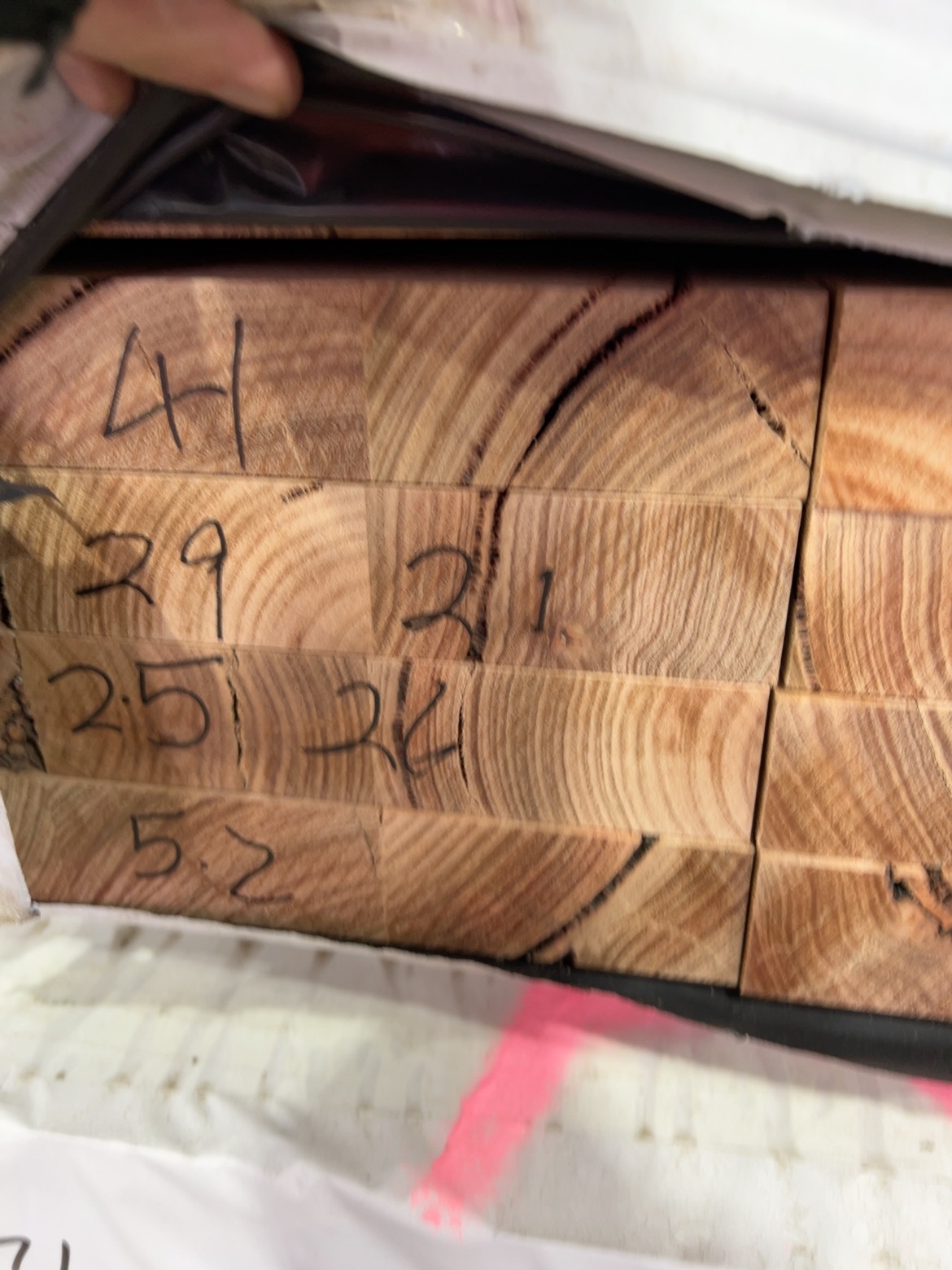 285X43 GREY GUM DAR LAM KD HARDWOOD 285X43 GREY GUM DAR LAM KD HARDWOOD