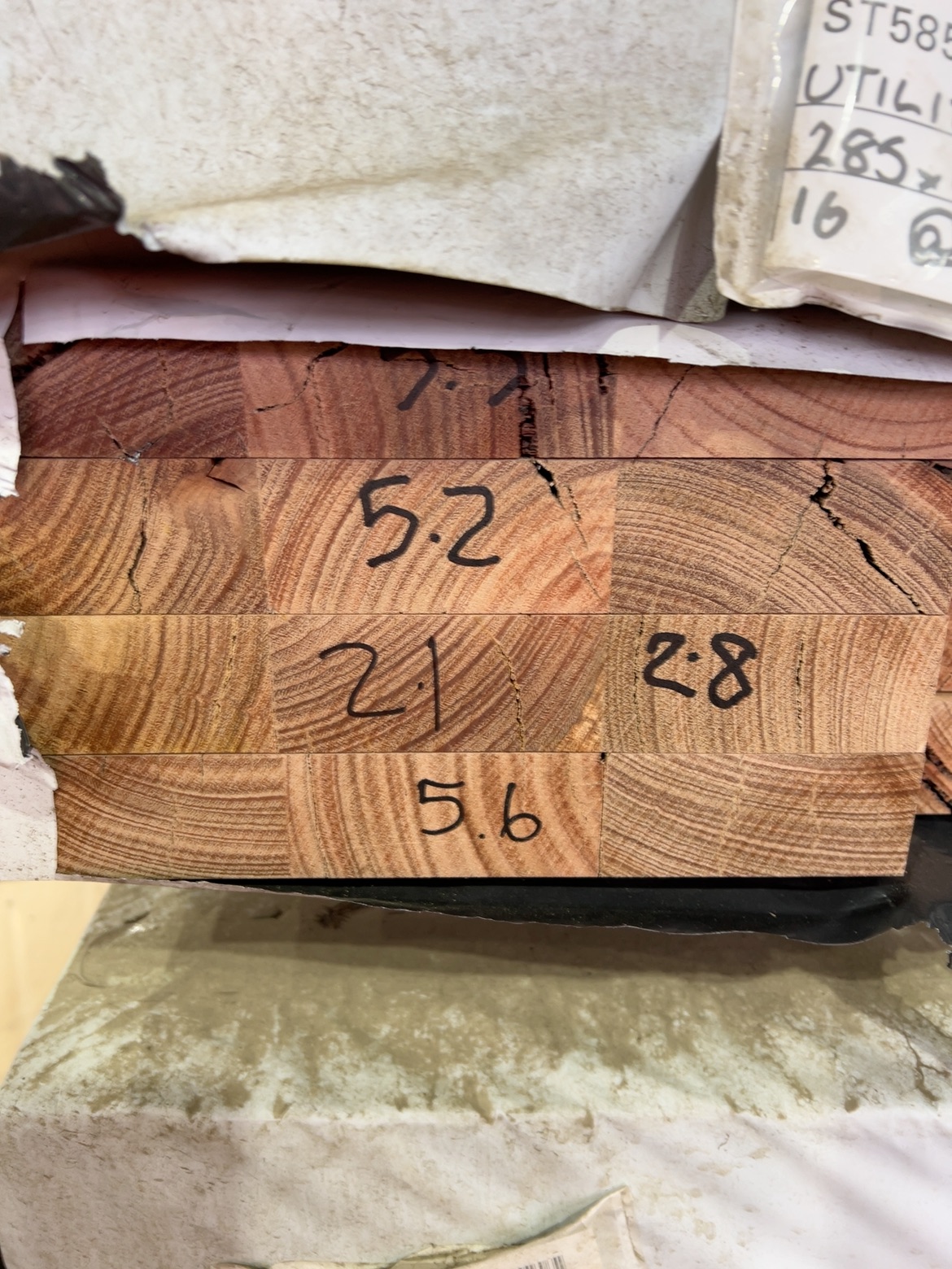 285X43 GREY GUM DAR LAM KD HARDWOOD 285X43 GREY GUM DAR LAM KD HARDWOOD
