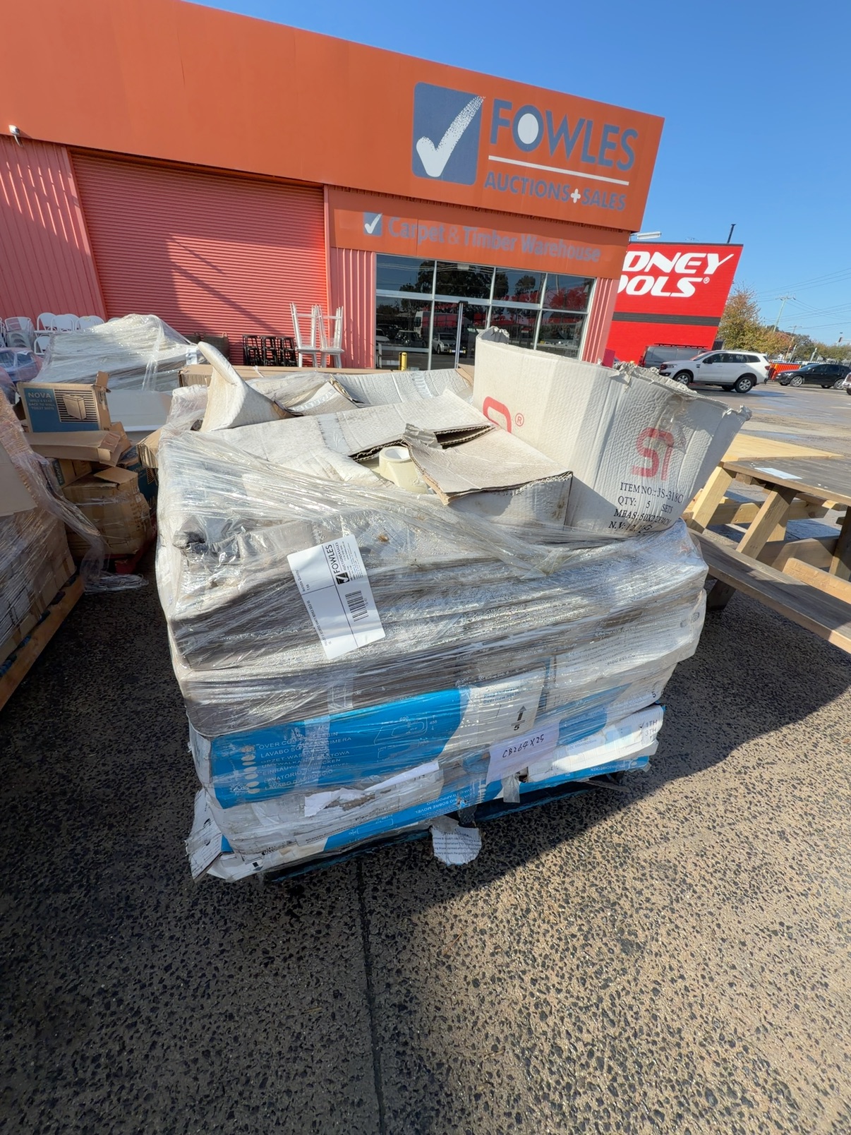 PALLET OF ASSORTED VANITY BOWLS SOLD AS IS PALLET OF ASSORTED VANITY BOWLS SOLD AS IS