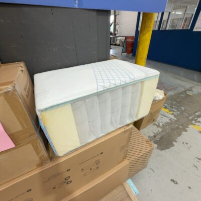NEW SINGLE MATTRESS - HYBRID COMBINING RESPONSIVE POCKET SPRINGS WITH PREMIUM MEMORY FOAM FOR SUPPORT & PRESSURE RELIEF, EXCEPTIONAL MOTION ISOLATION AND COOLING AIRFLOW TECHNOLOGY NEW SINGLE MATTRESS - HYBRID COMBINING RESPONSIVE POCKET SPRINGS WITH PREMIUM MEMORY FOAM FOR SUPPORT & PRESSURE RELIEF, EXCEPTIONAL MOTION ISOLATION AND COOLING AIRFLOW TECHNOLOGY