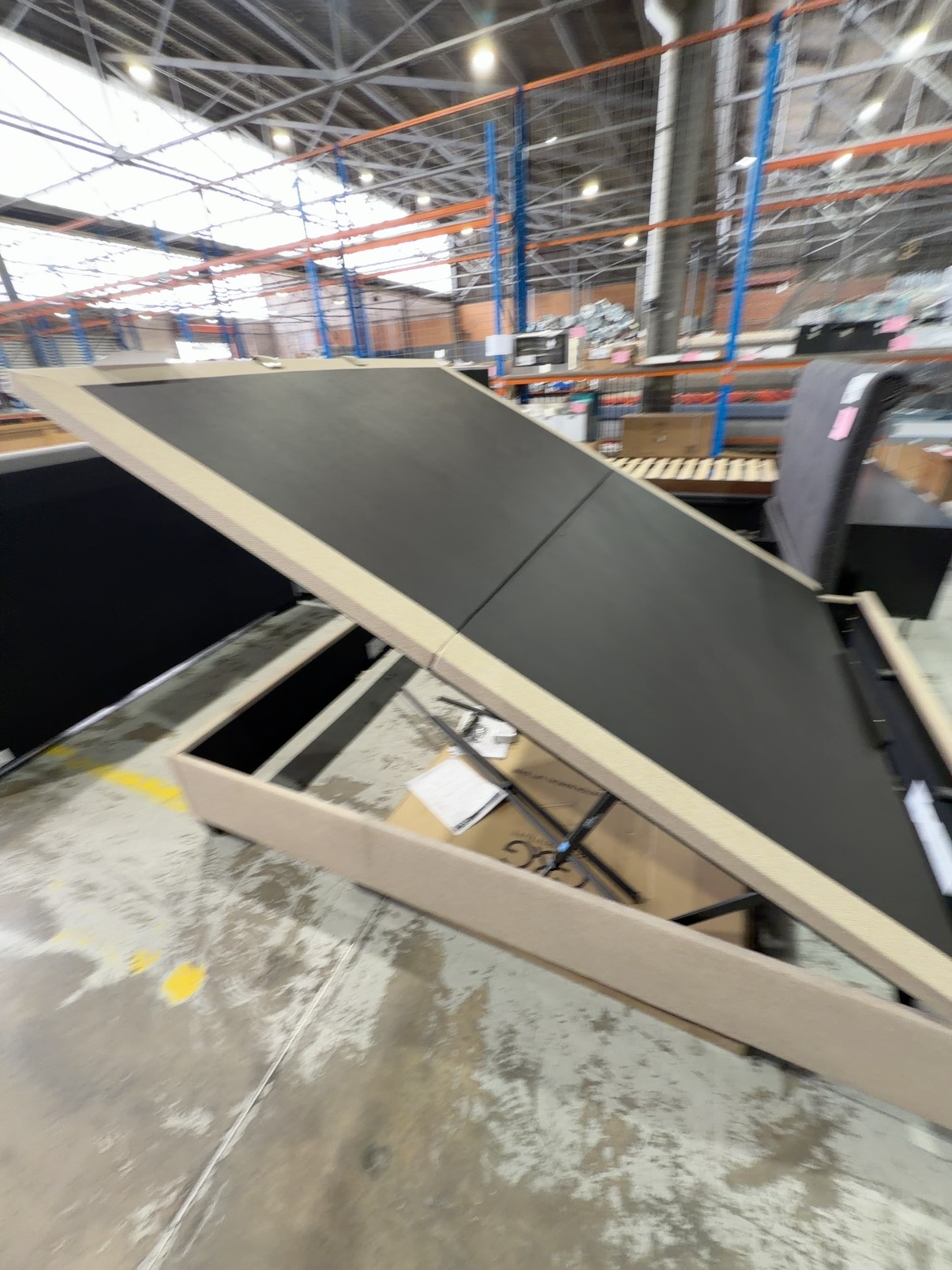 NEW ELEVATION KING SIZE MANUAL GASLIFT BEDBASE, ALMOND FABRIC NEW ELEVATION KING SIZE MANUAL GASLIFT BEDBASE, ALMOND FABRIC