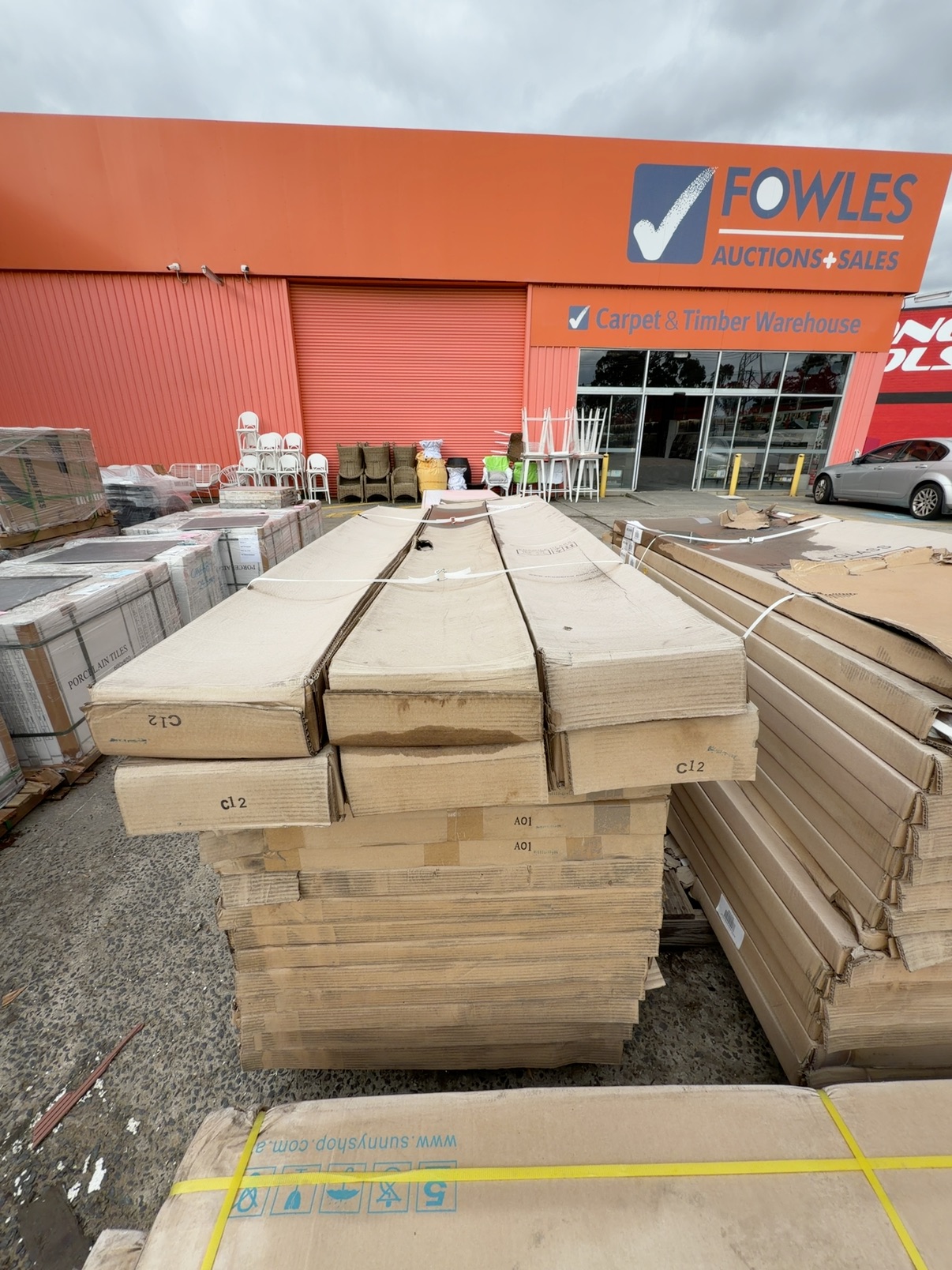 LOT OF 3 PALLETS - SHOWERCO SHOWERSCREENS SOLD AS IS LOT OF 3 PALLETS - SHOWERCO SHOWERSCREENS SOLD AS IS