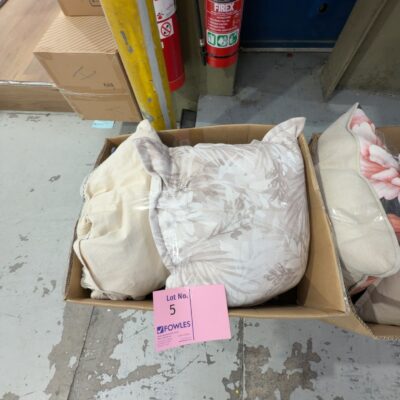 BOX OF ASSORTED STAGING DESIGNER CUSHIONS, SOLD AS IS BOX OF ASSORTED STAGING DESIGNER CUSHIONS, SOLD AS IS