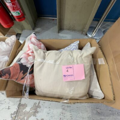 BOX OF ASSORTED STAGING DESIGNER CUSHIONS, SOLD AS IS BOX OF ASSORTED STAGING DESIGNER CUSHIONS, SOLD AS IS