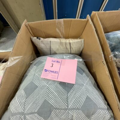 BOX OF ASSORTED STAGING DESIGNER CUSHIONS, SOLD AS IS BOX OF ASSORTED STAGING DESIGNER CUSHIONS, SOLD AS IS