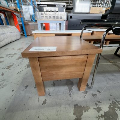 EX SHOWROOM, OAK BEDSIDE/LAMP TABLE, SOLD AS IS EX SHOWROOM, OAK BEDSIDE/LAMP TABLE, SOLD AS IS