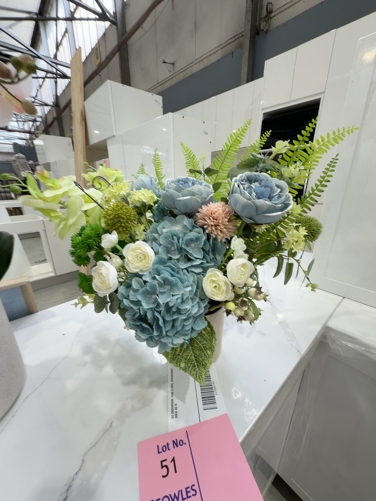 EX SHOWROOM, FAUX FLORAL ARRANGEMENT SOLD AS IS EX SHOWROOM, FAUX FLORAL ARRANGEMENT SOLD AS IS