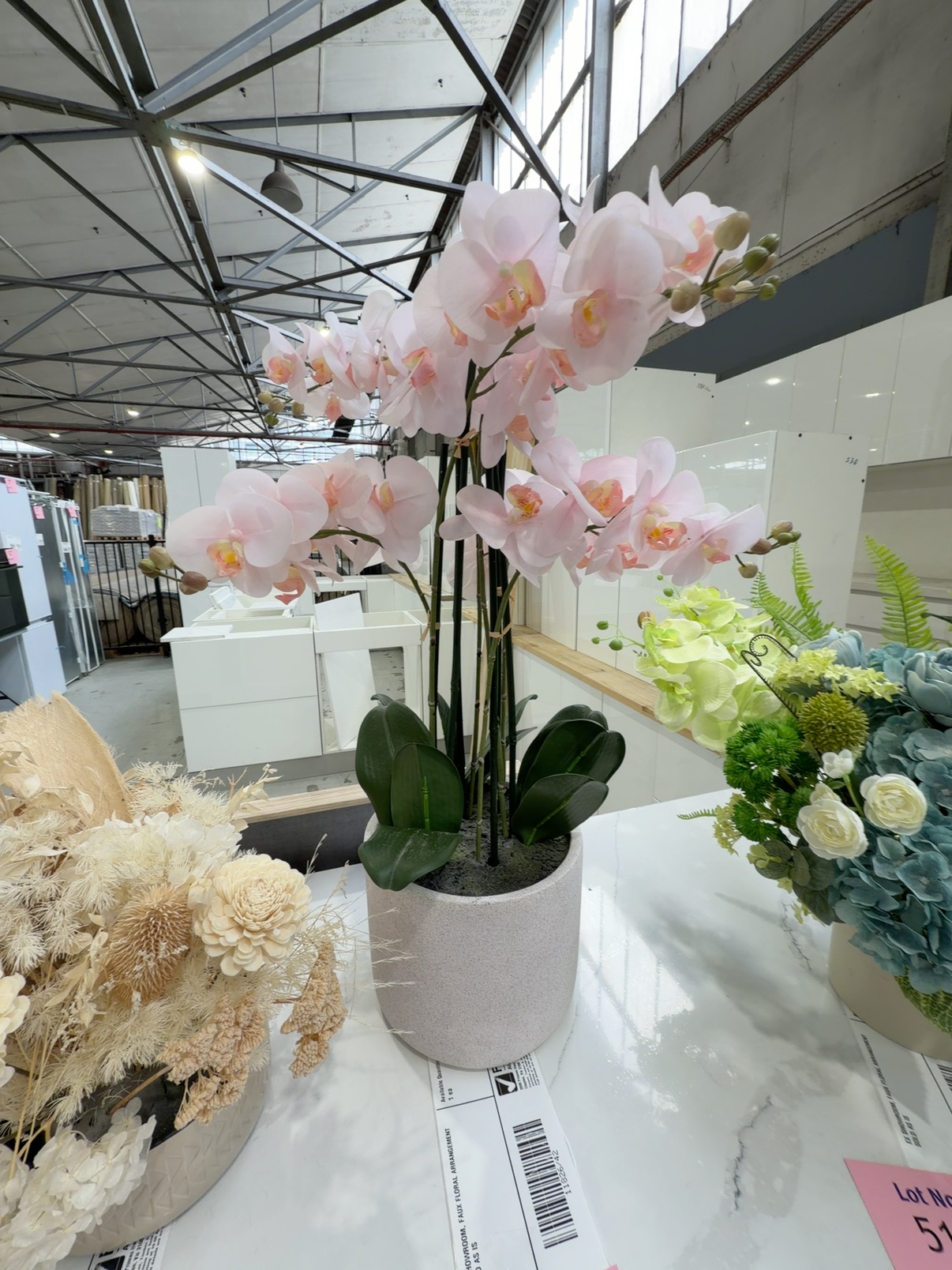 EX SHOWROOM, FAUX FLORAL ARRANGEMENT SOLD AS IS EX SHOWROOM, FAUX FLORAL ARRANGEMENT SOLD AS IS