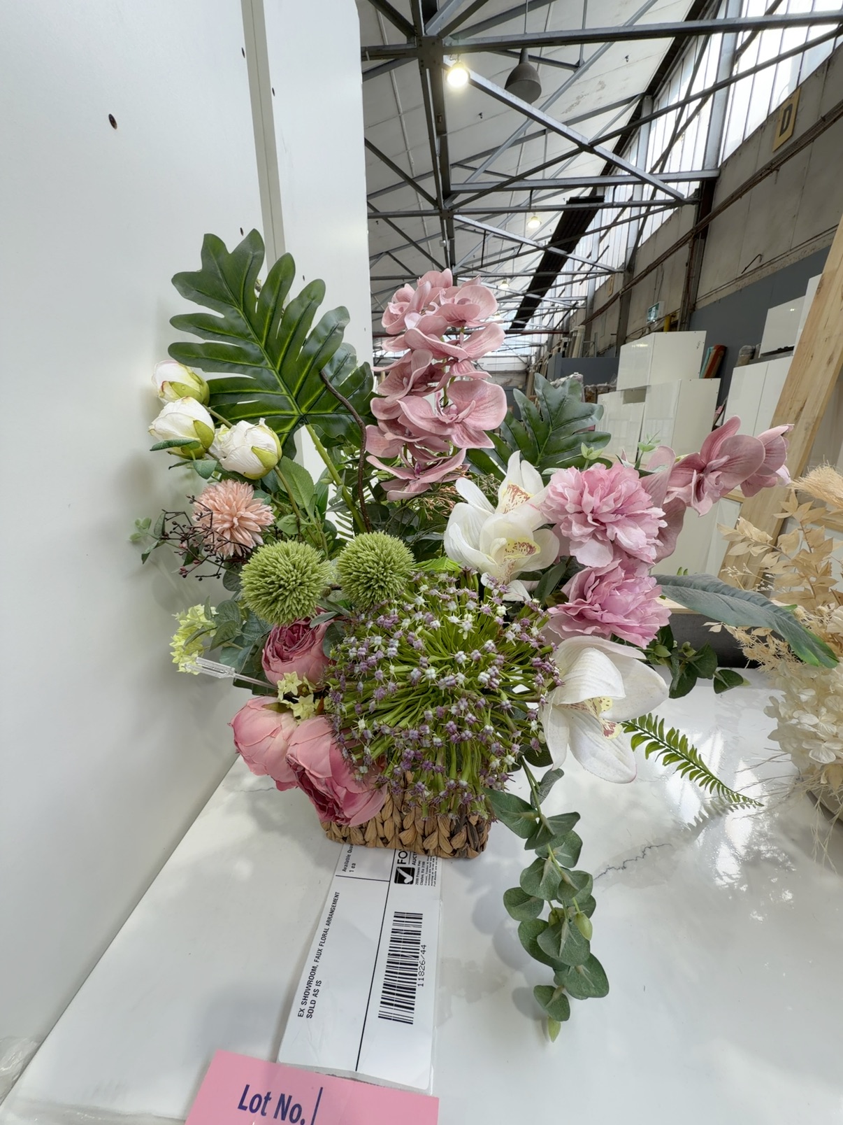 EX SHOWROOM, FAUX FLORAL ARRANGEMENT SOLD AS IS EX SHOWROOM, FAUX FLORAL ARRANGEMENT SOLD AS IS
