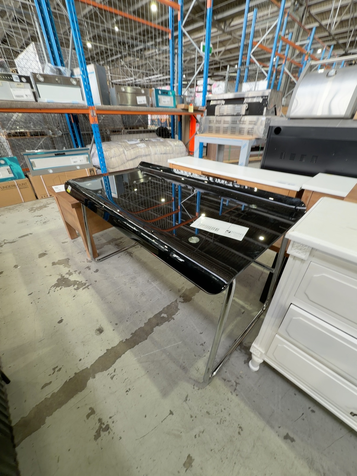 EX SHOWROOM - BLACK ACRYLIC DESK SOLD AS IS EX SHOWROOM - BLACK ACRYLIC DESK SOLD AS IS