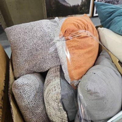 EX STAGING - BOX OF ASSORTED CUSHIONS, SOLD AS IS EX STAGING - BOX OF ASSORTED CUSHIONS, SOLD AS IS