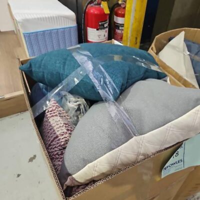 EX STAGING - BOX OF ASSORTED CUSHIONS, SOLD AS IS EX STAGING - BOX OF ASSORTED CUSHIONS, SOLD AS IS