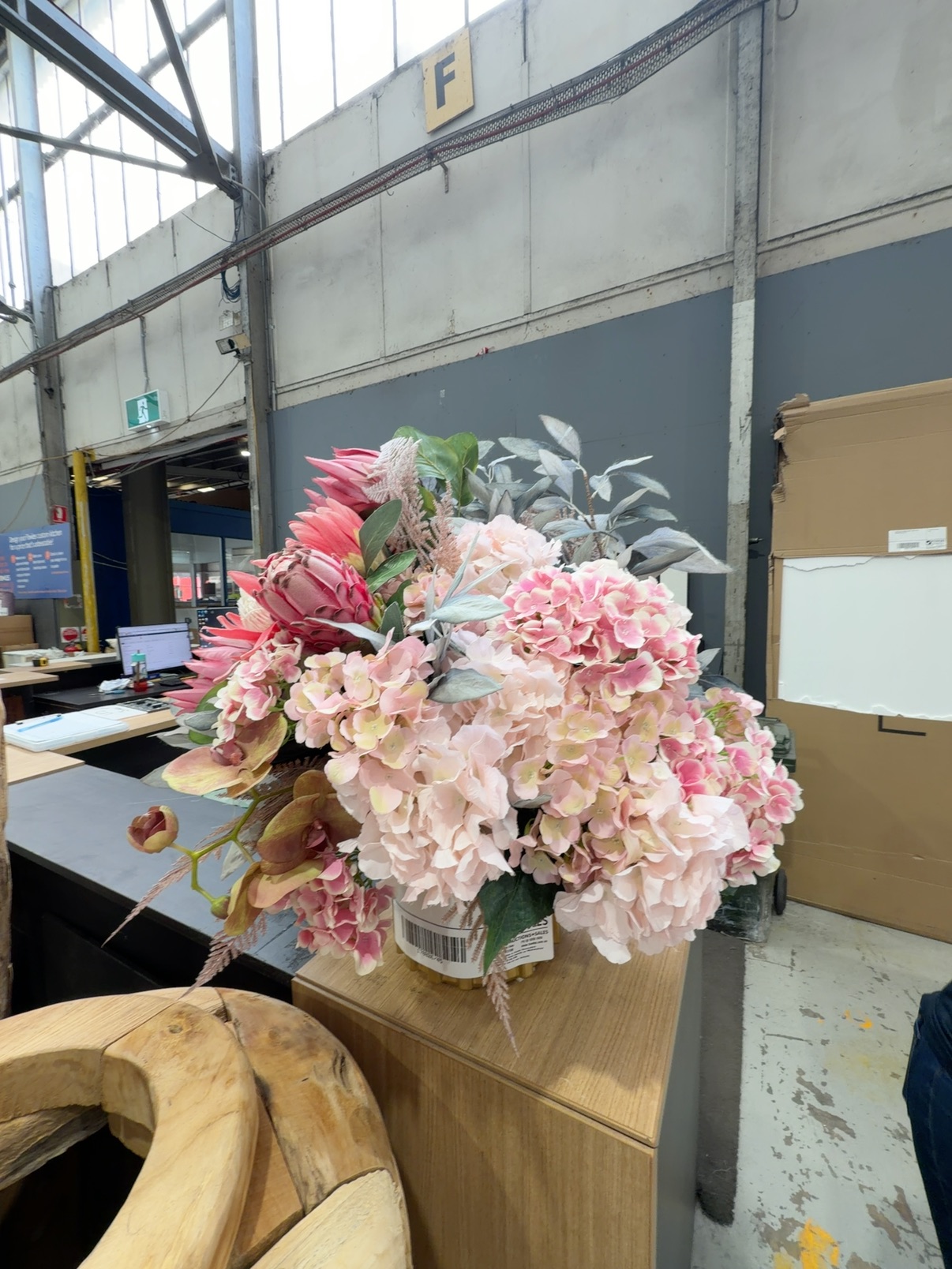 EX STAGING - FAUX FLORAL ARRANGEMENT, SOLD AS IS EX STAGING - FAUX FLORAL ARRANGEMENT, SOLD AS IS
