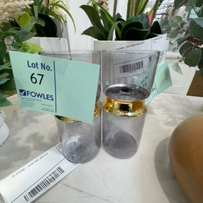 EX STAGING - GLASS VASE, SOLD AS IS EX STAGING - GLASS VASE, SOLD AS IS