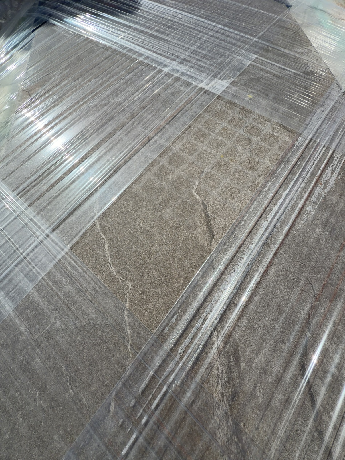 PALLET OF LUCIA TAUPE PORCELAIN PAVERS 800MM X 400MM X 20MM RETAIL $90M2 PALLET OF LUCIA TAUPE PORCELAIN PAVERS 800MM X 400MM X 20MM RETAIL $90M2
