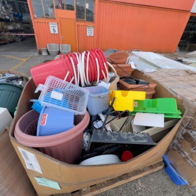 PALLET OF ASSORTED PLASTIC POTS & PLASTIC STORAGE, SOLD AS IS