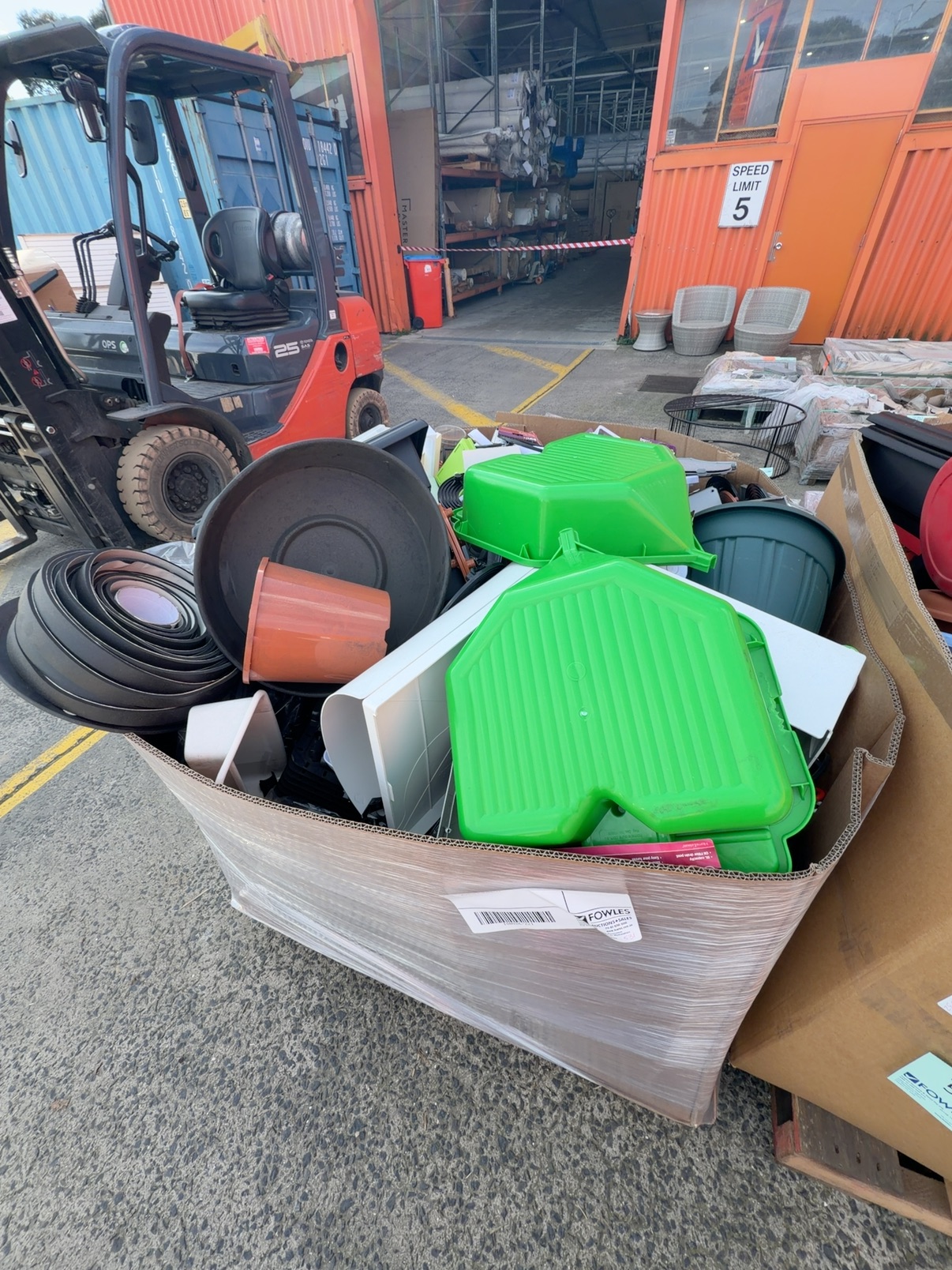 PALLET OF ASSORTED PLASTIC POTS & PLASTIC STORAGE, SOLD AS IS PALLET OF ASSORTED PLASTIC POTS & PLASTIC STORAGE, SOLD AS IS