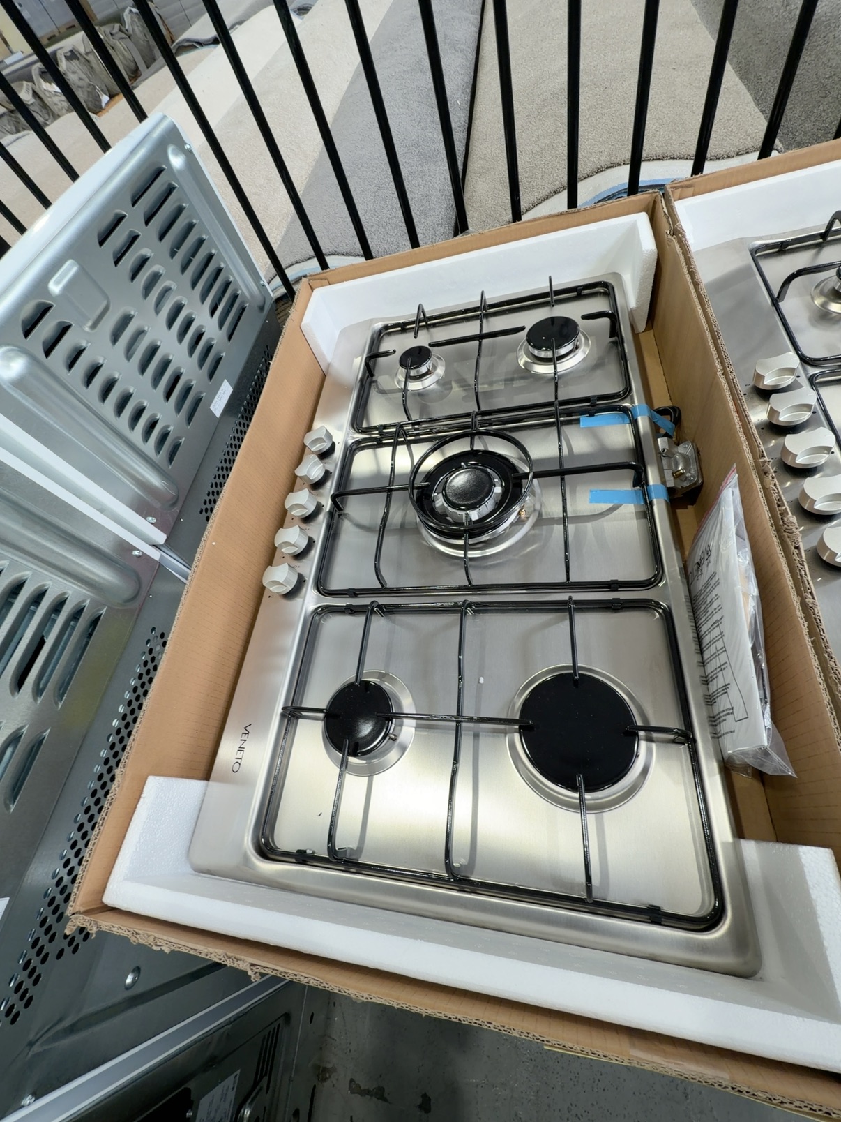 NEW VENETO 900MM GAS COOKTOP VH90FSS 14 DAY WARRANTY NEW VENETO 900MM GAS COOKTOP VH90FSS 14 DAY WARRANTY