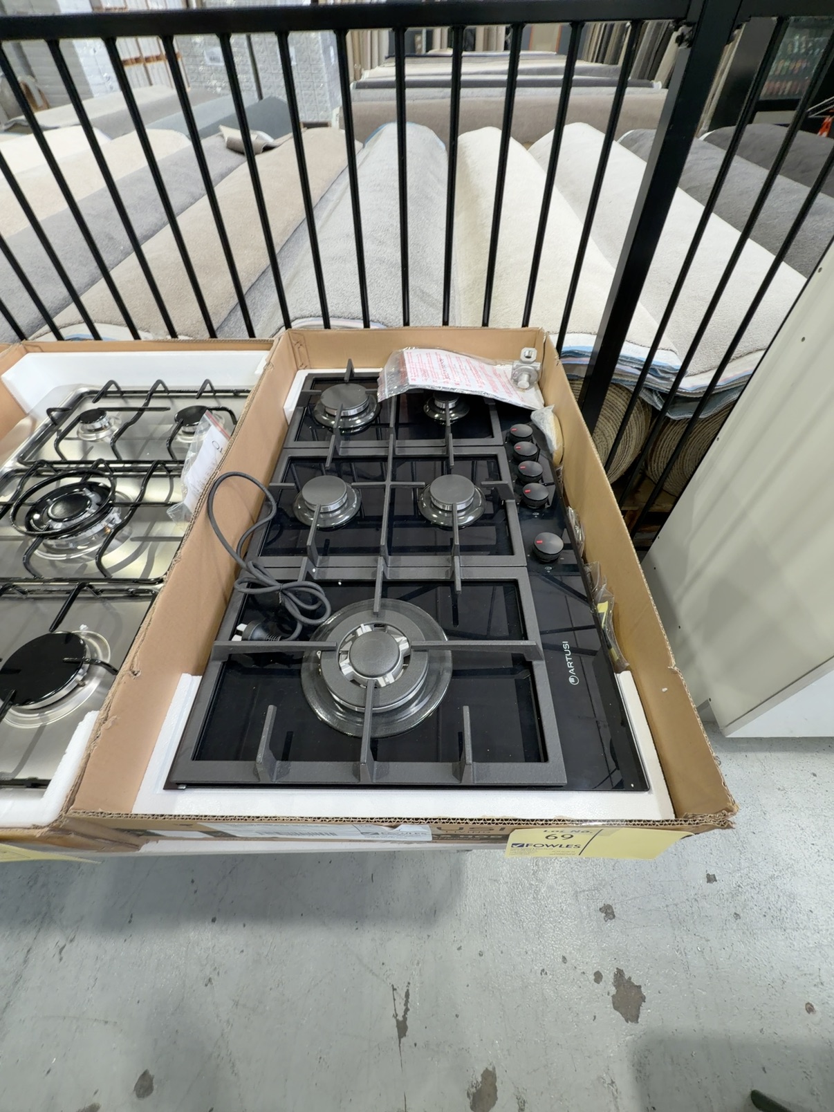 NEW ARTUSI 900MM GAS COOKTOP CAGH9000B, BLACK GLASS, 14 DAY WARRANTY NEW ARTUSI 900MM GAS COOKTOP CAGH9000B, BLACK GLASS, 14 DAY WARRANTY