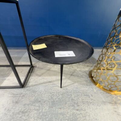 EX STAGING - BLACK HAMMERED METAL ROUND COFFEE TABLE. SOLD AS IS