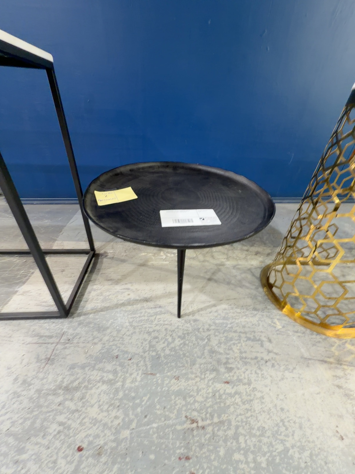 EX STAGING - BLACK HAMMERED METAL ROUND COFFEE TABLE. SOLD AS IS EX STAGING - BLACK HAMMERED METAL ROUND COFFEE TABLE. SOLD AS IS
