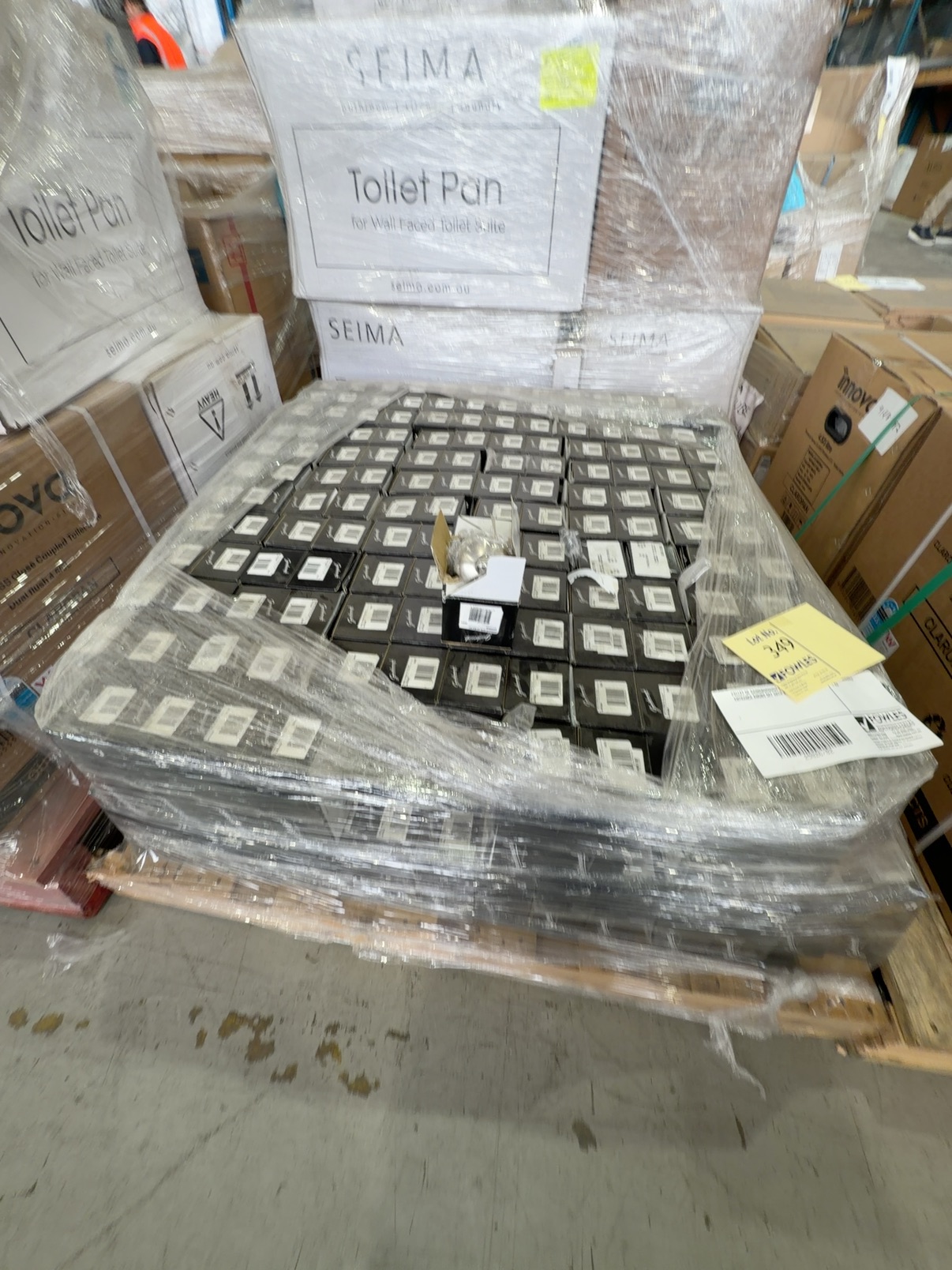 PALLET OF GAINSBOROUGH TERRACE ENTRANCE KNOBS SET WITH KEYS, 540TERSSK PALLET OF GAINSBOROUGH TERRACE ENTRANCE KNOBS SET WITH KEYS, 540TERSSK