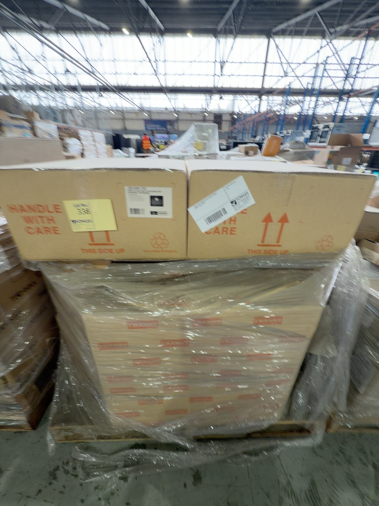 PALLET OF FRANKE BLACK KUBUS SINGLE SINKS, SOLD AS IS PALLET OF FRANKE BLACK KUBUS SINGLE SINKS, SOLD AS IS