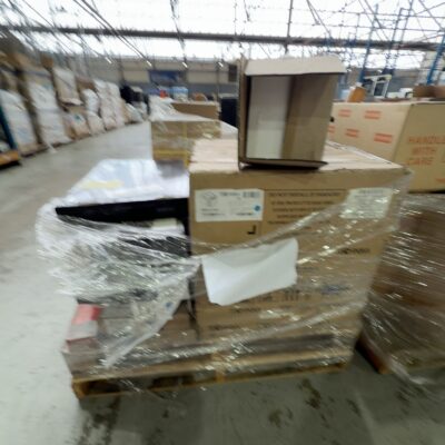 PALLET OF ASSORTED DESIGNER TAPWARE, TECHNIKA OVEN, FLUE ETC SOLD AS IS PALLET OF ASSORTED DESIGNER TAPWARE, TECHNIKA OVEN, FLUE ETC SOLD AS IS