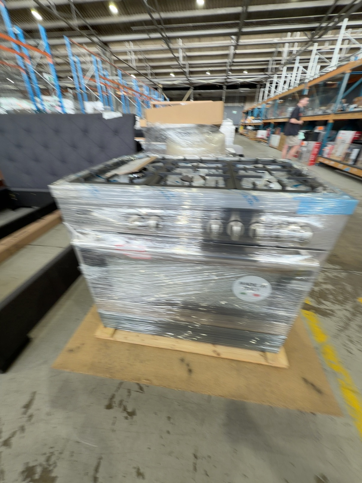NEW EURO EFS900LX 900MM S/STEEL DUAL FUEL FREESTANDING OVEN, WITH 5 BURNER GAS COOKTOP, 8 COOKING FUNCTION ELECTRIC OVEN, LOWER STORAGE COMPARTMENT, MADE IN ITALY 12 MONTH WARRANTY RRP$2499 **BROKEN GLASS DOOR, SOLD AS IS** NEW EURO EFS900LX 900MM S/STEEL DUAL FUEL FREESTANDING OVEN, WITH 5 BURNER GAS COOKTOP, 8 COOKING FUNCTION ELECTRIC OVEN, LOWER STORAGE COMPARTMENT, MADE IN ITALY 12 MONTH WARRANTY RRP$2499 **BROKEN GLASS DOOR, SOLD AS IS**