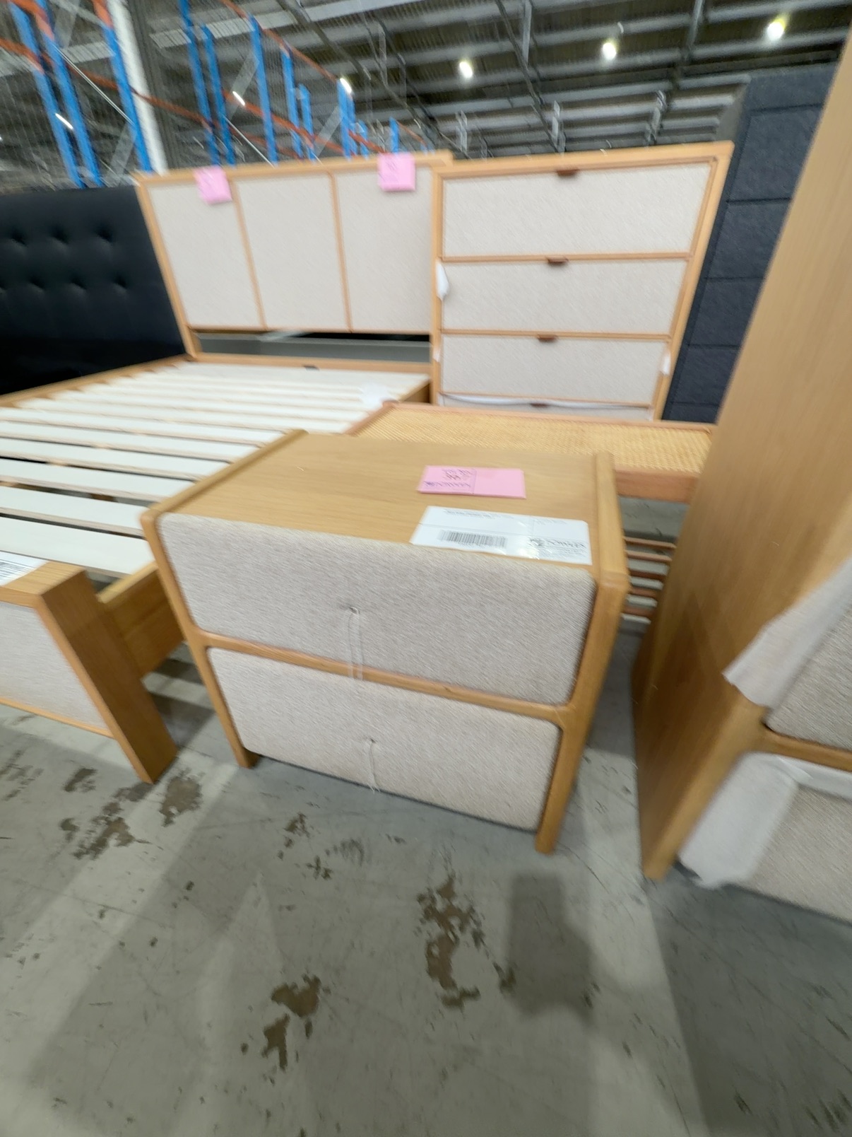 NEW ALICE AMERICAN OAK, BEIGE FABRIC UPHOLSTERED BEDSIDE TABLE NEW ALICE AMERICAN OAK, BEIGE FABRIC UPHOLSTERED BEDSIDE TABLE