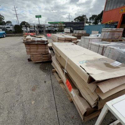 LOT OF 3 PALLETS - SHOWERCO SHOWERSCREENS SOLD AS IS