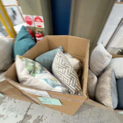 EX STAGING - BOX OF ASSORTED CUSHIONS, SOLD AS IS EX STAGING - BOX OF ASSORTED CUSHIONS, SOLD AS IS