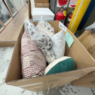 EX STAGING - BOX OF ASSORTED CUSHIONS, SOLD AS IS EX STAGING - BOX OF ASSORTED CUSHIONS, SOLD AS IS