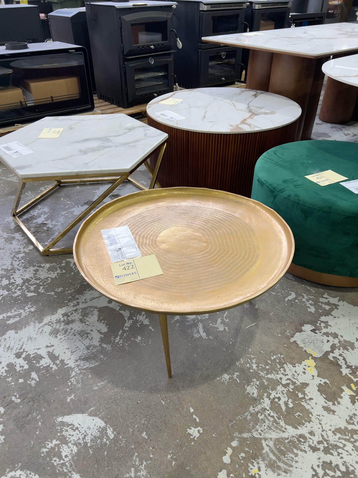 EX STAGING - GOLD HAMMERED METAL ROUND COFFEE TABLE. SOLD AS IS EX STAGING - GOLD HAMMERED METAL ROUND COFFEE TABLE. SOLD AS IS