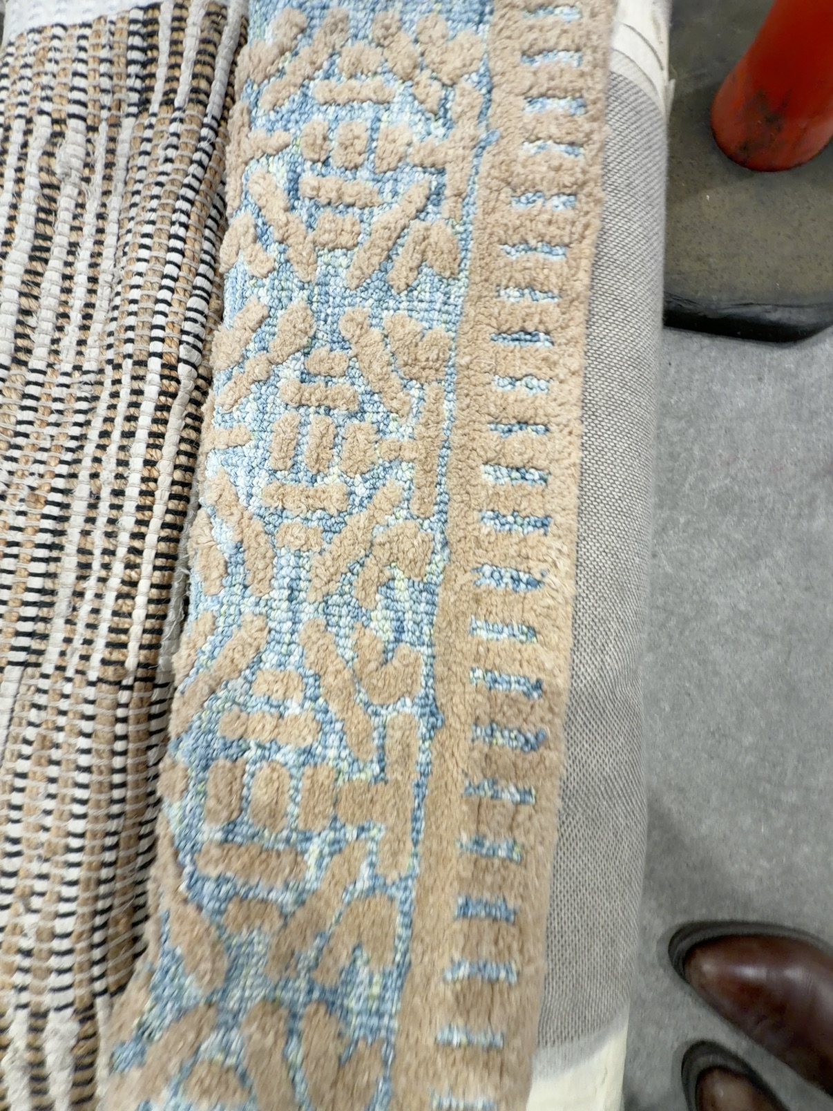 EX STAGING - FLOOR RUG SOLD AS IS EX STAGING - FLOOR RUG SOLD AS IS